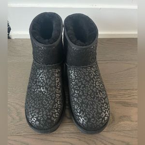 Gorgeous Ugg Boots black cheetah ankle high